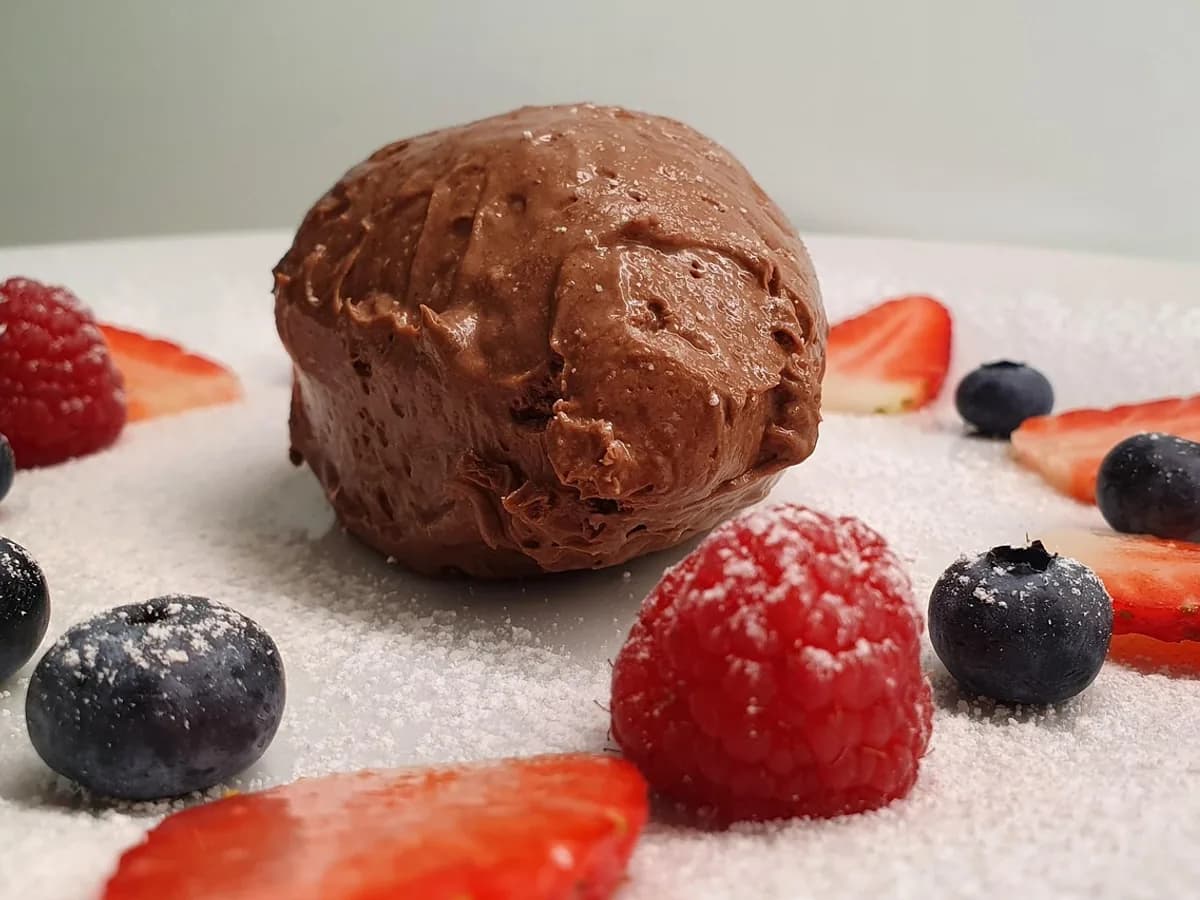 chocolate mousse, berries, dessert, food, blueberry, strawberry, raspberry, fruits, chocolate, mousse, snack, sweet, treat, tasty, delicious, chocolate mousse, chocolate mousse, chocolate mousse, chocolate mousse, chocolate mousse