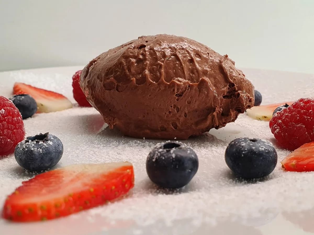 chocolate mousse, berries, dessert, food, blueberry, strawberry, raspberry, fruits, chocolate, mousse, snack, sweet, treat, tasty, delicious, chocolate mousse, chocolate mousse, chocolate mousse, chocolate mousse, chocolate mousse, dessert, chocolate, mousse, mousse, mousse